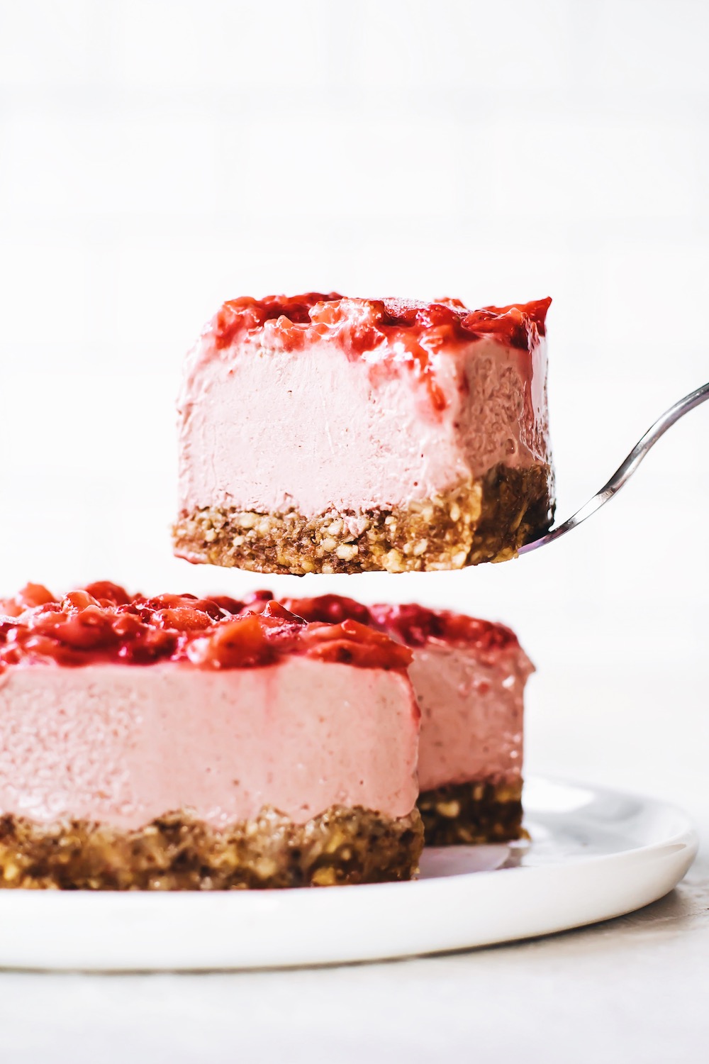 No-Bake Strawberry Cheesecake (vegan, gluten-free, paleo)
